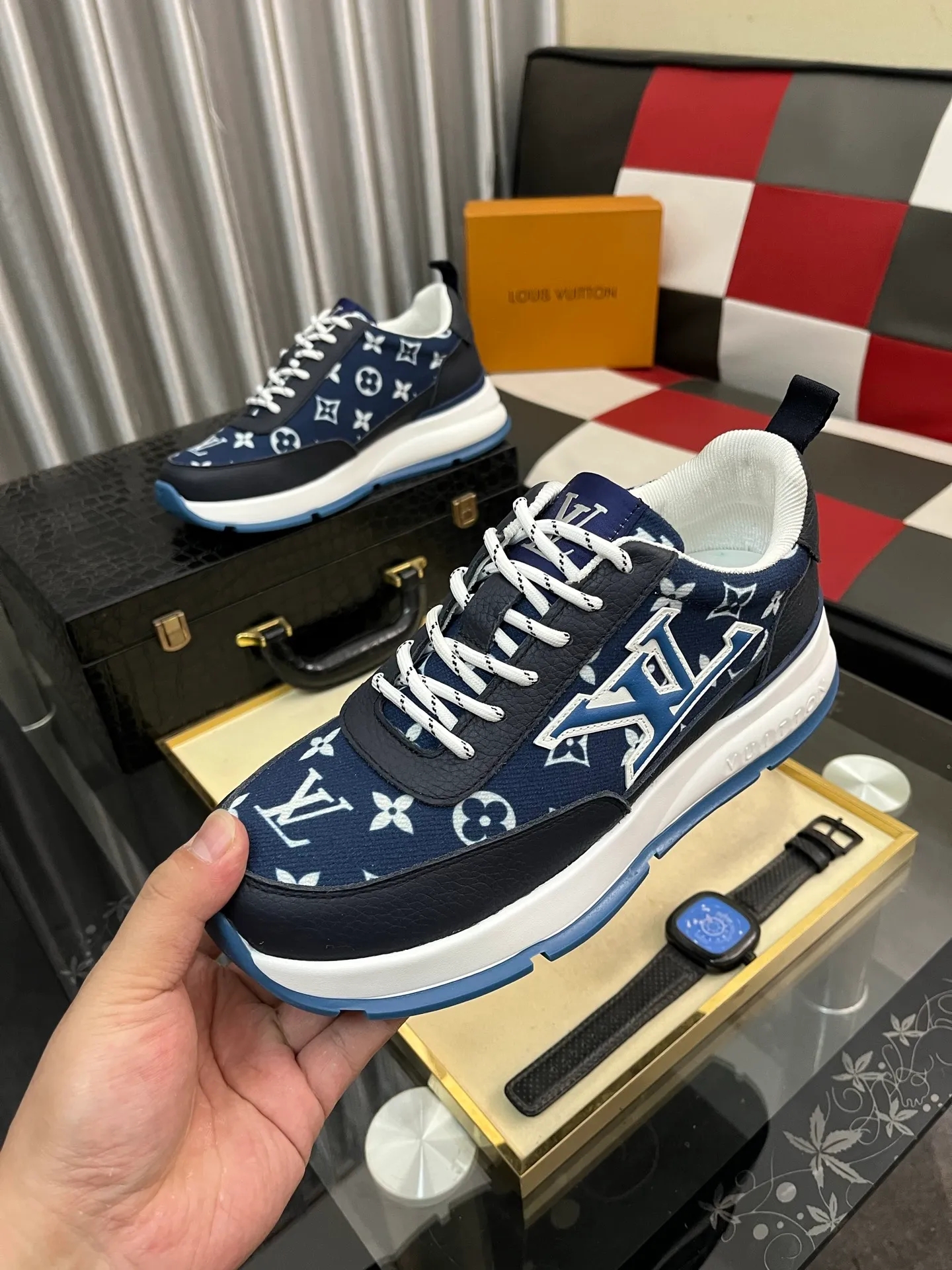 Men's shoes 💰: 438⌚️⌚️[LOUIS VUITTON] Same style as Louis Vuitton* official website🚹Men's high-top casual shoes❤️Same style as popular celebrities ~ best-selling at home and abroad Lv focuses on the checkerboard series...Imported first-layer cowhide with special fabrics➕Full sheepskin lining➕Brand-specific hollow outsole💎Number of codes: 38-443️⃣Colors available